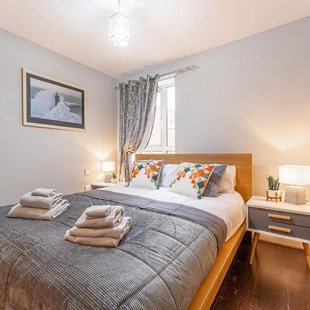 City Centre Flat Ideal For Contractors, Families & Relocators - Disable People Welcome - Free Parking, Fast Wifi, Smart Tv And 2 Bathrooms, 7Min Walk From Train Station! Coventry Bagian luar foto