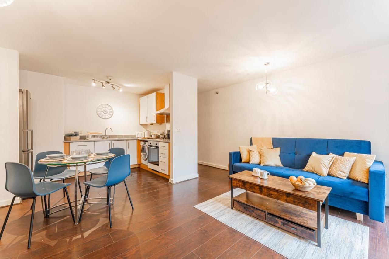 City Centre Flat Ideal For Contractors, Families & Relocators - Disable People Welcome - Free Parking, Fast Wifi, Smart Tv And 2 Bathrooms, 7Min Walk From Train Station! Coventry Bagian luar foto