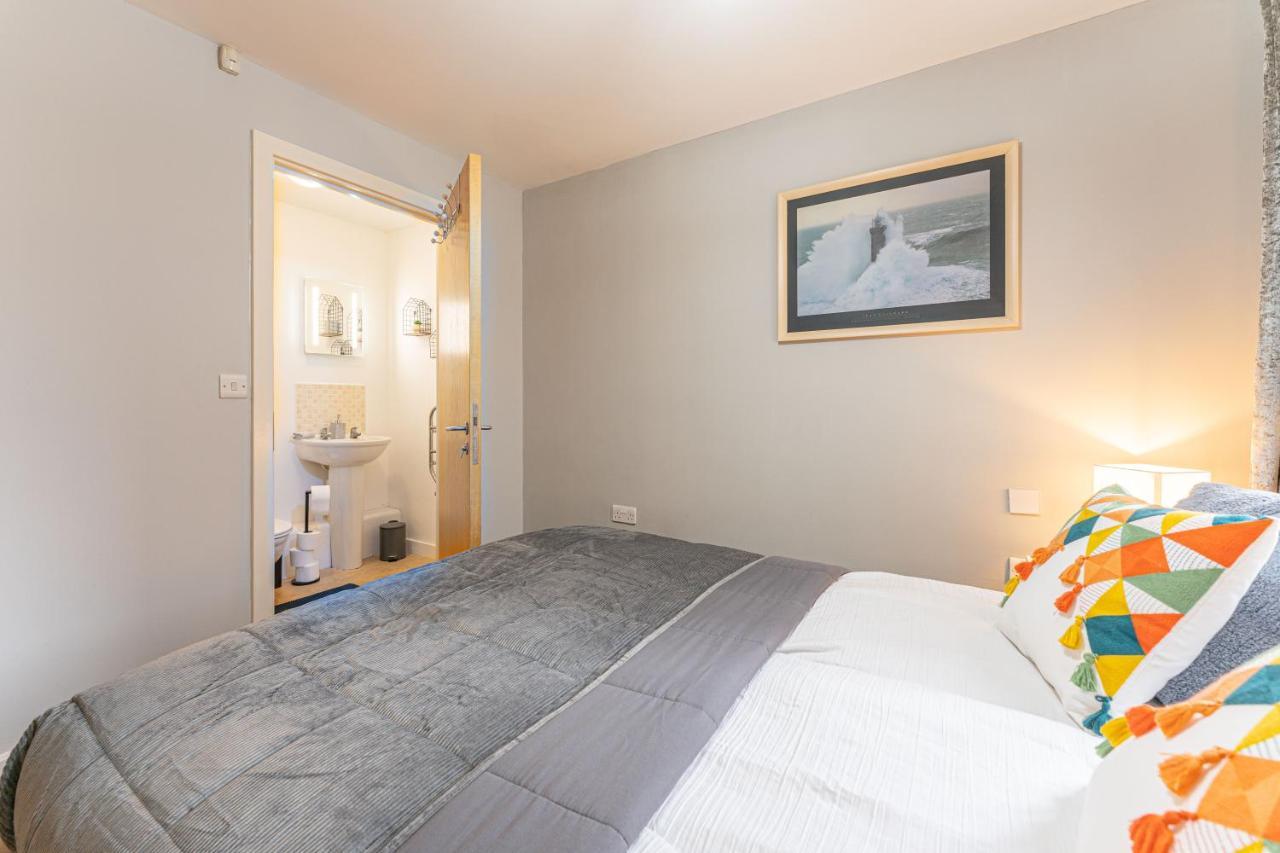 City Centre Flat Ideal For Contractors, Families & Relocators - Disable People Welcome - Free Parking, Fast Wifi, Smart Tv And 2 Bathrooms, 7Min Walk From Train Station! Coventry Bagian luar foto
